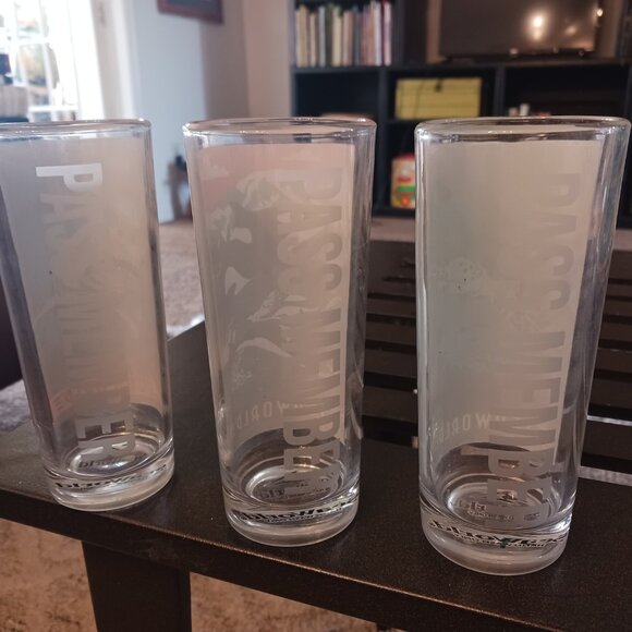 Set of Three 3 Sea World Pass Member Collectible 11 Ounce Glasses Tumblers 2009 - Picture 2 of 9